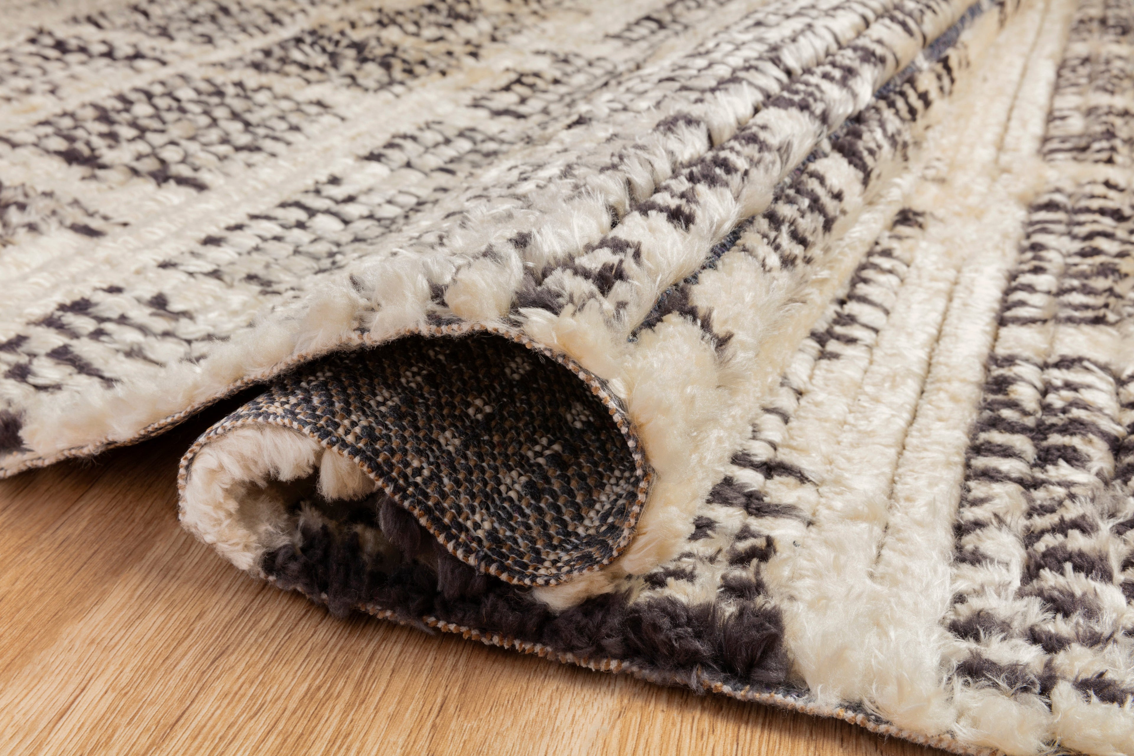 ALI-02 CJ Cream / Charcoal by Chris Loves Julia × Loloi