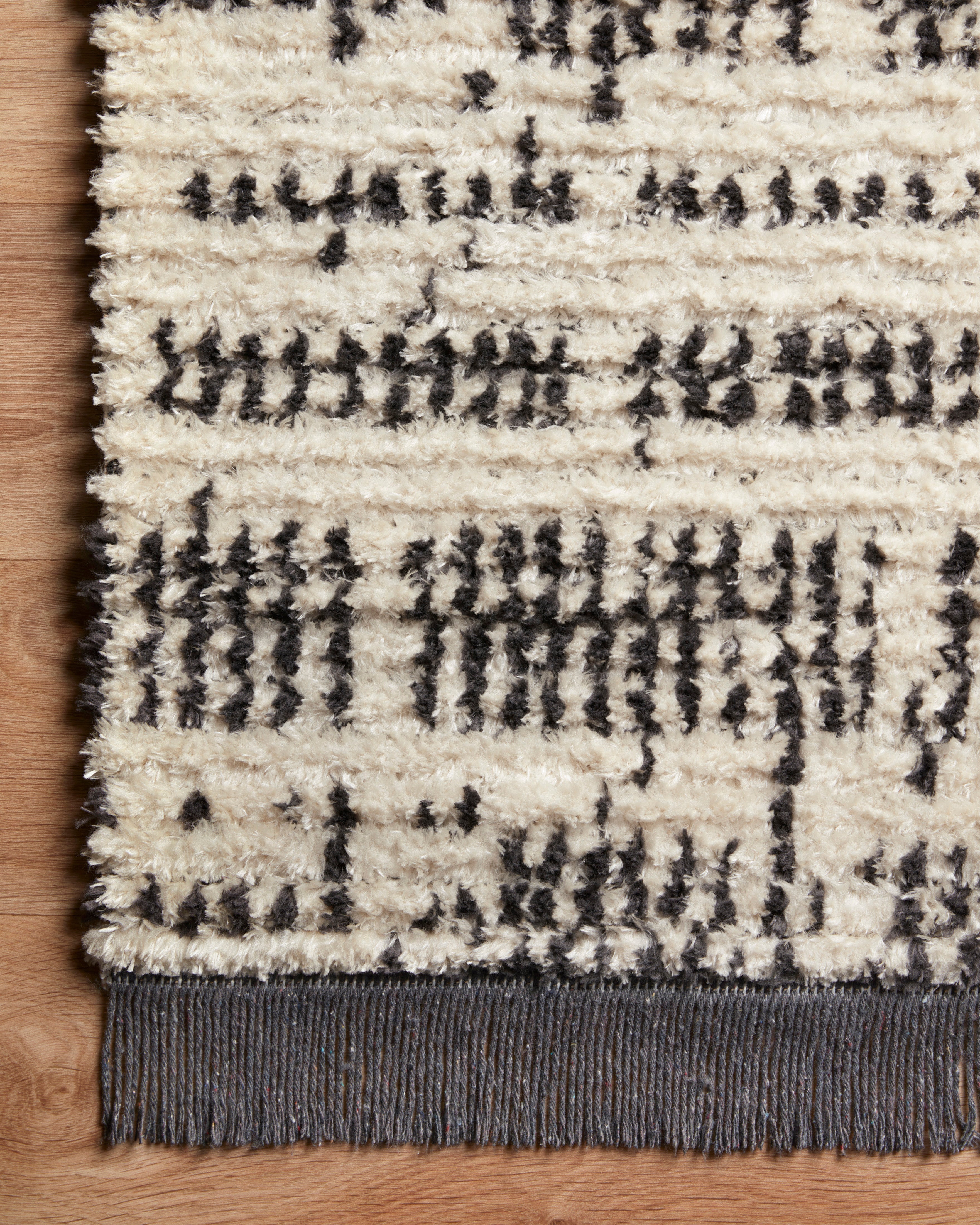 ALI-02 CJ Cream / Charcoal by Chris Loves Julia × Loloi